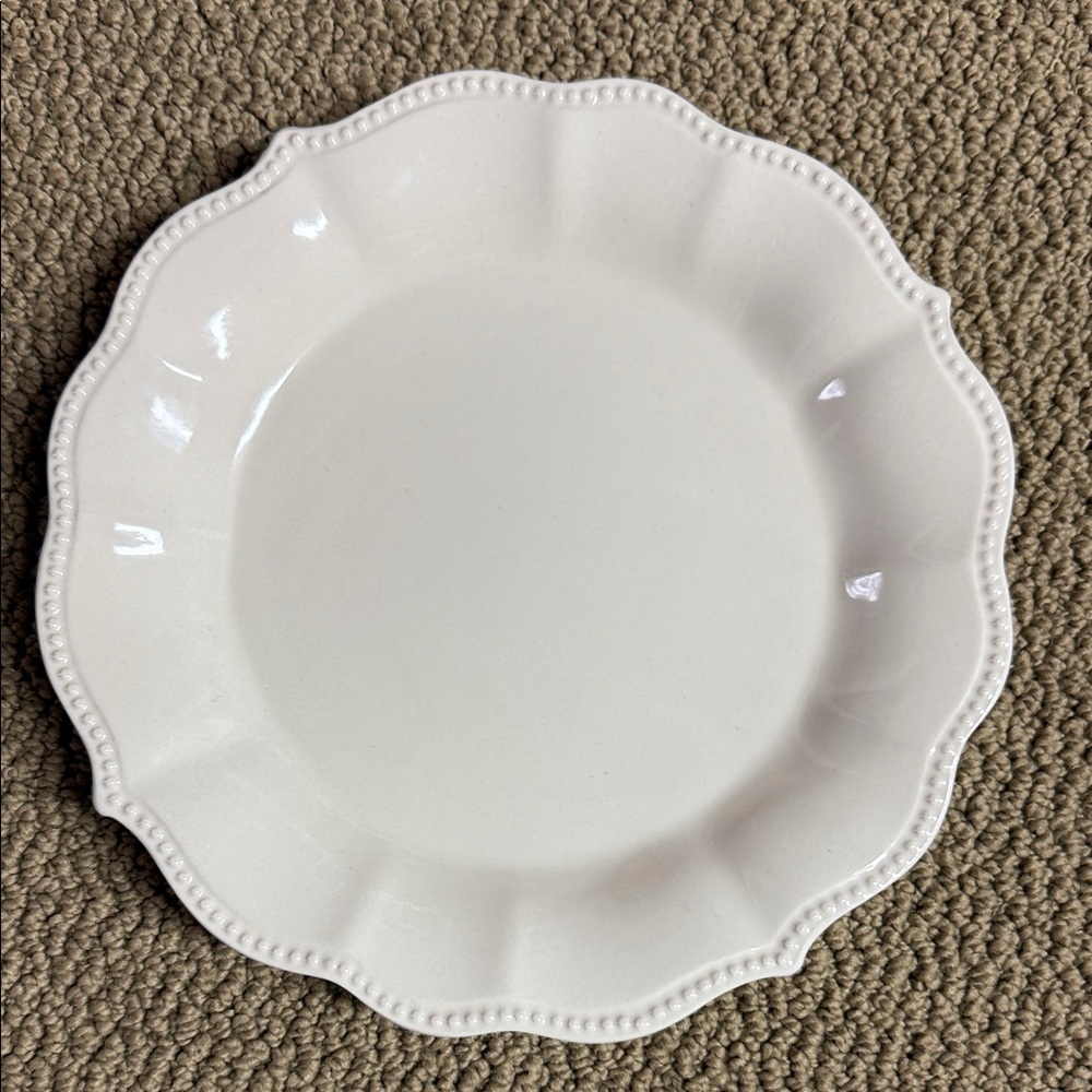 Pioneer Woman Paige-Linen White
Dinner Plate 10 3/4" - China
Dinnerware in Cream